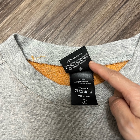 Star Wars: The Rise Of Skywalker Resistance Raw-Edge sz S Athletic Jersey crop - Picture 4 of 10